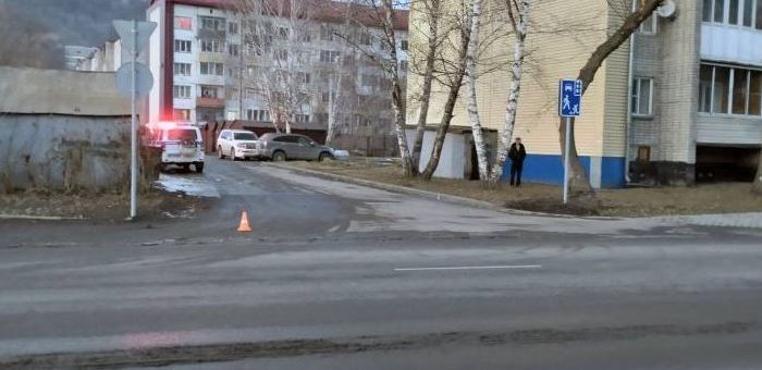 16-летняя девушка попала под колеса иномарки в Горно-Алтайске