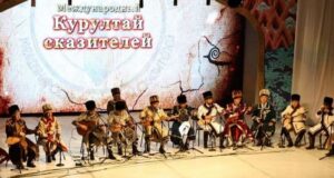 В международном Курултае сказителей приняли участие 140 человек В международном Курултае сказителей приняли участие 140 человек