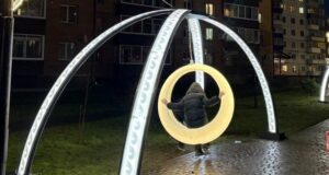 Горно-Алтайск уже начали украшать к Новому году