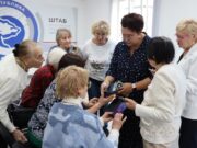 «Единая Россия» и молодёжь помогают «серебряному» поколению освоить мобильные технологии