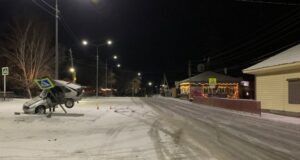 В Шебалино лишенный прав пьяный водитель насадил машину на дорожный знак