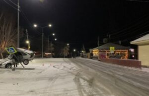 В Шебалино лишенный прав пьяный водитель насадил машину на дорожный знак
