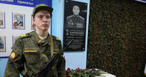 Память Героя России из Республики Алтай увековечили в Томске