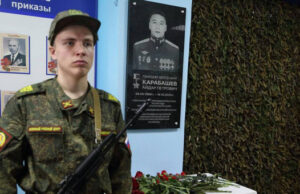 Память Героя России из Республики Алтай увековечили в Томске