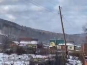 Уже девять месяцев жители села Кызыл-Озёк живут в страхе перед обрушением линии электропередач