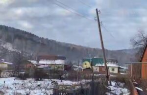 Уже девять месяцев жители села Кызыл-Озёк живут в страхе перед обрушением линии электропередач