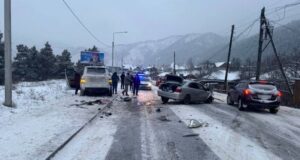 Три человека пострадали в столкновении двух иномарок в Элекмонаре Три человека пострадали в столкновении двух иномарок в Элекмонаре