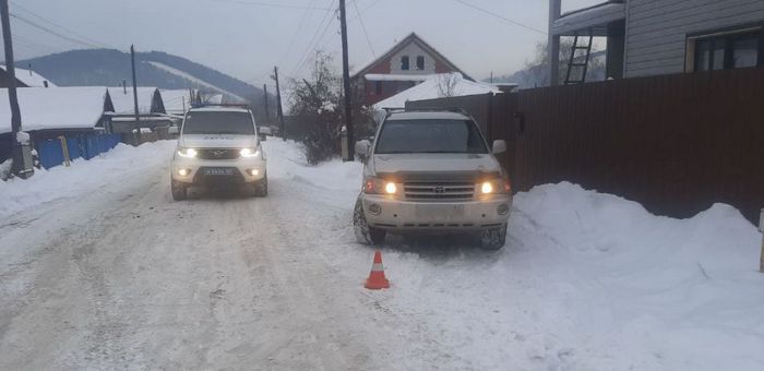 В Горно-Алтайске иномарка переехала лежавшего на дороге мужчину
