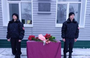 В Майминской школе увековечили память Героя спецоперации Михаила Тузовского