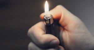 На Алтае пьяный сельчанин пытался сжечь знакомого