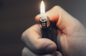 На Алтае пьяный сельчанин пытался сжечь знакомого