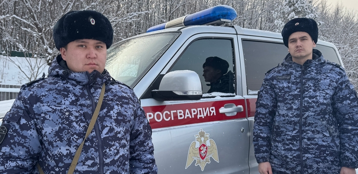 В магазине Горно-Алтайска задержали неадекватного мужчину с пистолетом