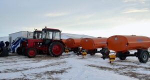 Два трактора и цистерны приобрели в Кош-Агачском районе