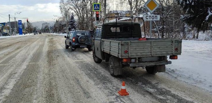 «Вот так встреча»: в Горно-Алтайске столкнулись автомобили из Чемальского района