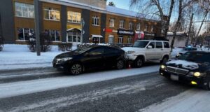 В столкновении двух автомобилей в Горно-Алтайске пострадали три человека В столкновении двух автомобилей в Горно-Алтайске пострадали три человека