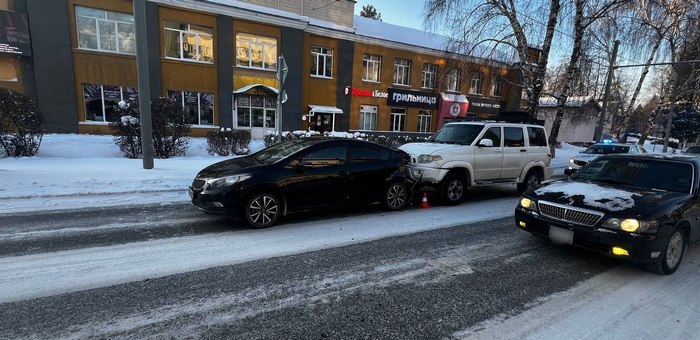 В столкновении двух автомобилей в Горно-Алтайске пострадали три человека