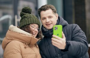 Вместе с первым паспортом подростки получат сим-карту в подарок