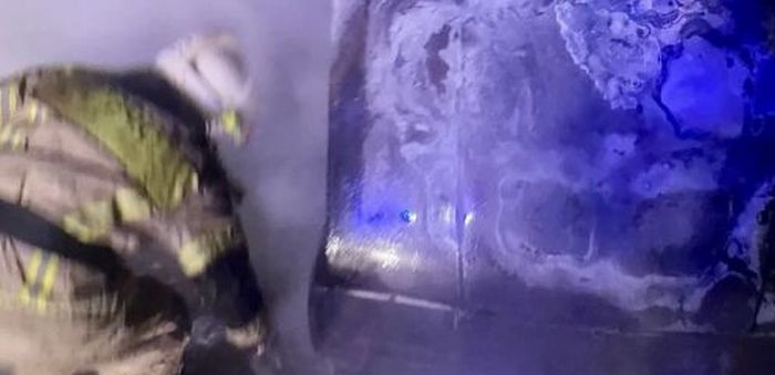 На Алтае за сутки произошло четыре пожара: горели дом, баня и два автомобиля