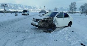 Водитель и пассажир пострадали в столкновении двух иномарок в Усть-Коксинском районе