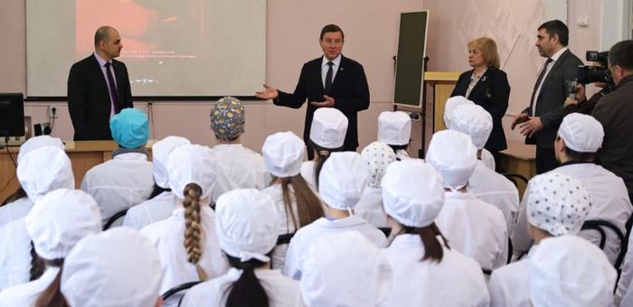 Студенты медицинского колледжа поедут работать в госпитали ЛНР