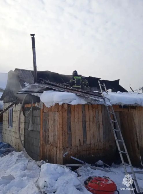 За сутки произошло два пожара: в Горно-Алтайске горел дом, в Камлаке – баня 