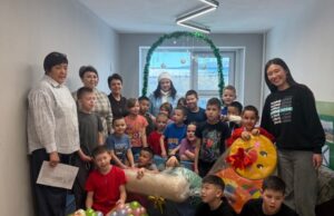 Партия «Новые люди» организовала новогодний праздник для воспитанников центра «Очаг» в Горно-Алтайске