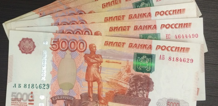 На Алтае двое жителей Кузбасса вскрыли «Лексус» и украли 138 тысяч рублей