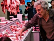 Обычный рабочий день на мясном рынке едва не превратился в кровавый триллер