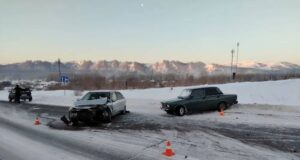 Девушка два раза подряд попала в ДТП на Чуйском тракте