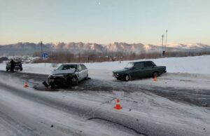 Девушка два раза подряд попала в ДТП на Чуйском тракте