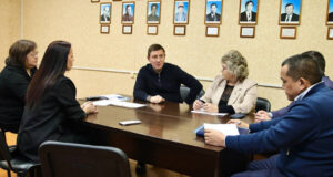 Андрей Турчак провел прием жителей в Шебалино