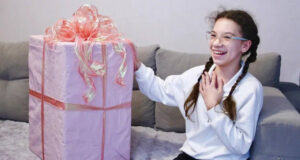 Андрей Турчак исполнил новогоднее желание юной жительницы Чемальского района