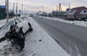 В столкновении двух иномарок в Усть-Коксе пострадали оба водителя