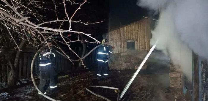В Ороктое произошел пожар: горел жилой дом