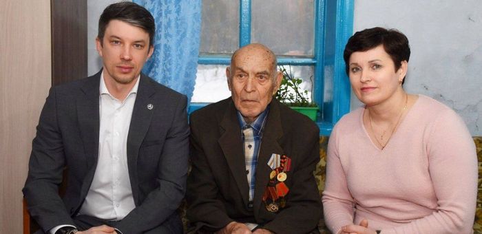 В Горно-Алтайске ветерана войны Анатолия Пилюгина поздравили с 95-летием