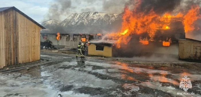 Крупный пожар произошел в Чемальском районе