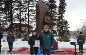 Памятник пожарным и спасателям открыли в Горно-Алтайске