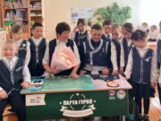 В Каракольской школе открыли «Парту Героя» в честь сенатора, Героя России Амыра Аргамакова AQADMBRrGzPnAAFJfg
