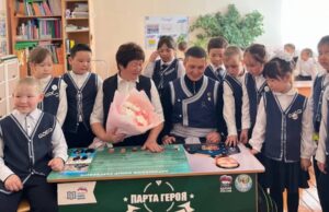 В Каракольской школе открыли «Парту Героя» в честь сенатора, Героя России Амыра Аргамакова AQADMBRrGzPnAAFJfg