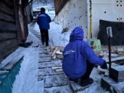 Активисты Молодой Гвардии оказали помощь пожилой жительнице Горно-Алтайска AQADuQ1rG5jQEEh