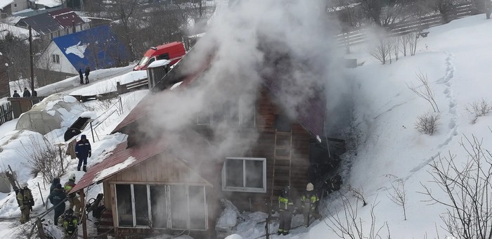 Пожар в двухквартирном доме произошел в Горно-Алтайске