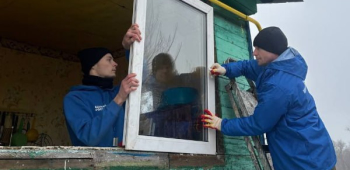 Молодогвардейцы с Алтая помогают жителям приграничья, пострадавшим от действий ВСУ