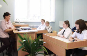 В Республике Алтай классные руководители получили около 2,3 тыс. дополнительных выплат