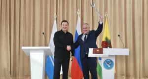 Игорь Русских вступил в должность главы Чойского района и тоже получил разводной ключ Игорь Русских вступил в должность главы Чойского района и тоже получил разводной ключ