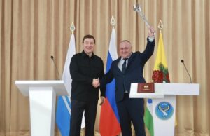 Игорь Русских вступил в должность главы Чойского района и тоже получил разводной ключ