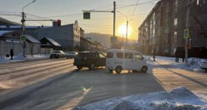 Две иномарки столкнулись в Горно-Алтайске, пострадал пассажир
