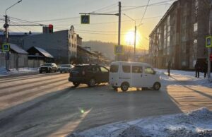 Две иномарки столкнулись в Горно-Алтайске, пострадал пассажир