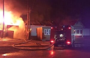 В Кош-Агаче произошел крупный пожар в кафе и здании рынка