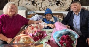 Труженицу тыла из Улаганского района поздравили со столетием