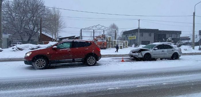 Две девушки не поделили дорогу в Майме, в ДТП пострадала одна из них